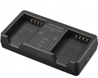 OM System BCX-1 caricabatterie per 2 BLX-1