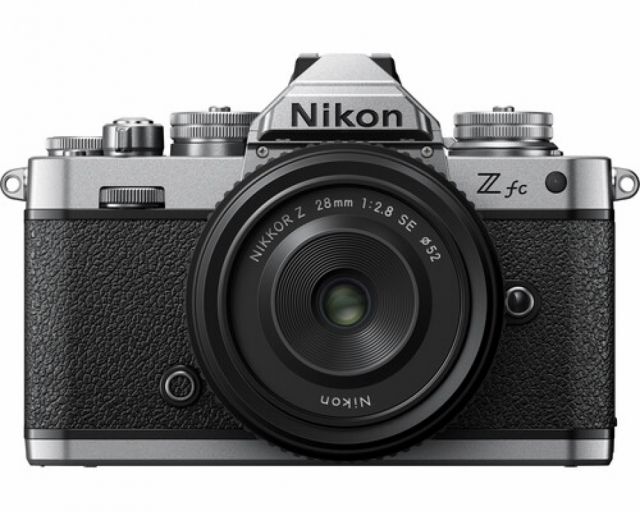Nikon Nikon Z fc + Z 28mm f/2.8 SE + SD 64GB