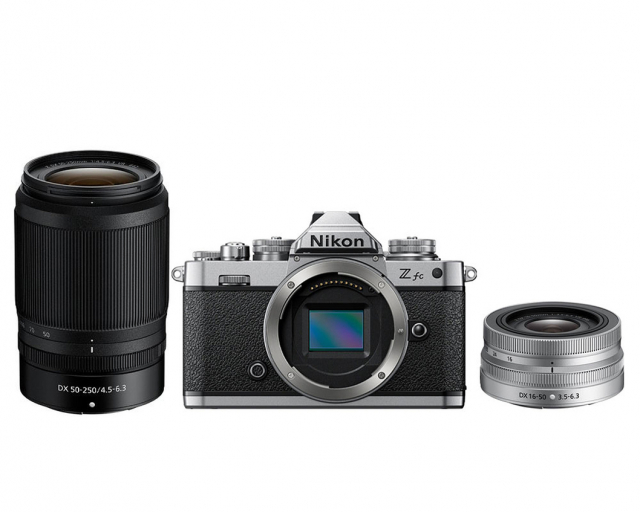 デジタルカメラ Nikon Z fc 16-50 Kit + DX 50-250mm Z50II + KIT 2 OB. 16-50 VR + 50-250 VR + SD128GB - Nital 4 anni