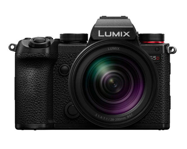 Panasonic lumix Panasonic  Lumix S5D + 28-200