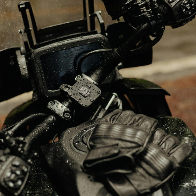 Peak design Peak Design - Mobile Motorcycle Mount Bar Mount v2: Charging Black - CON ANTIVIBRAZIONE