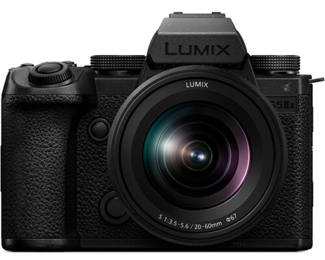 Panasonic lumix Panasonic Lumix S5 II X + ob. 20-60mm F/3.5-5.6 kit 50mm F/1.8 + SmallRig Cage Kit 5752 + SmallRig Microphone 5717 + SmallRig Light 4808