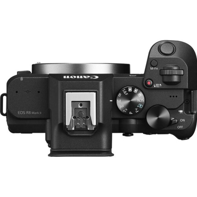 Canon Canon EOS R8 Mark II Mirrorless Camera + Obiettivo RF 24-105mm F4.0-7.1 IS STM