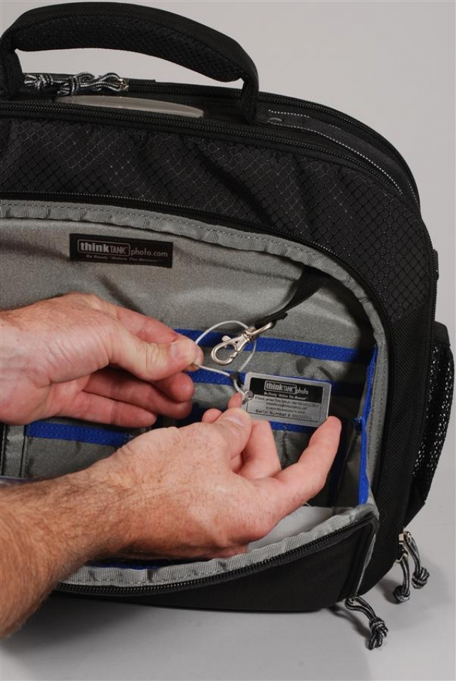 Think tank Think Tank Photo - ÉTIQUETTE DE SÉCURITÉ THINK TANK