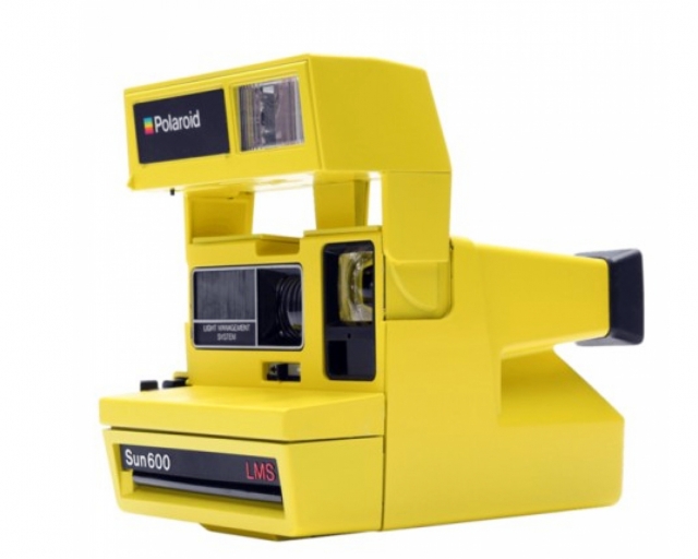 Impossible Polaroid 600 Refurbished 80 Style Smiley Yellow it