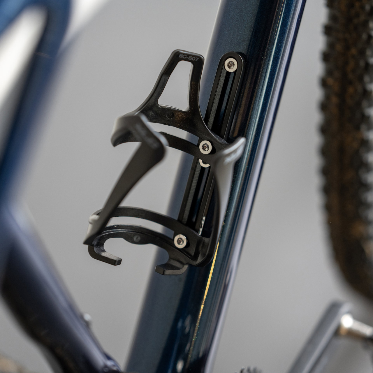 XLC XLC Bottle Cage Rail BC-X09 nero, con viti di fissaggio