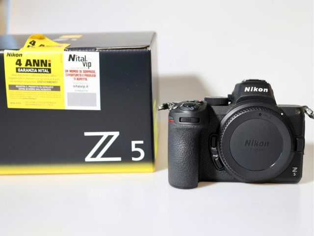 Nikon Boîtier Nikon Z5 + SD 64 Go