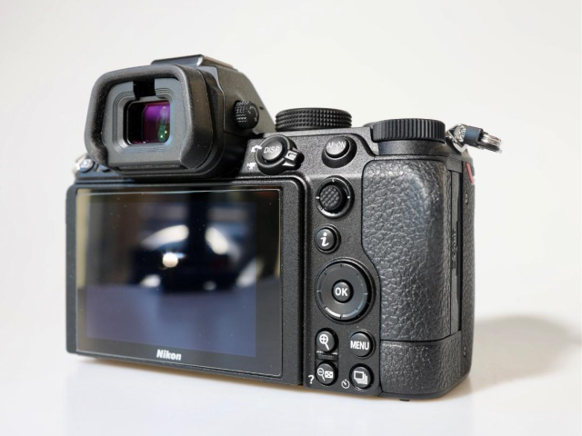 Nikon Boîtier Nikon Z5 + SD 64 Go