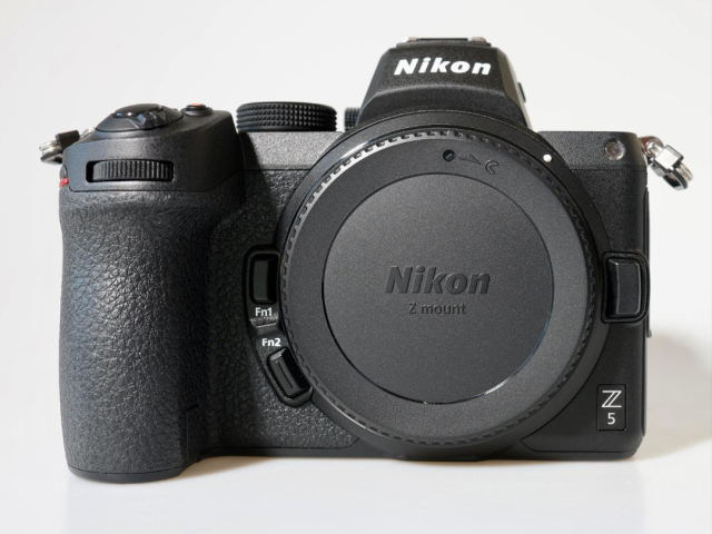 Nikon Boîtier Nikon Z5 + SD 64 Go